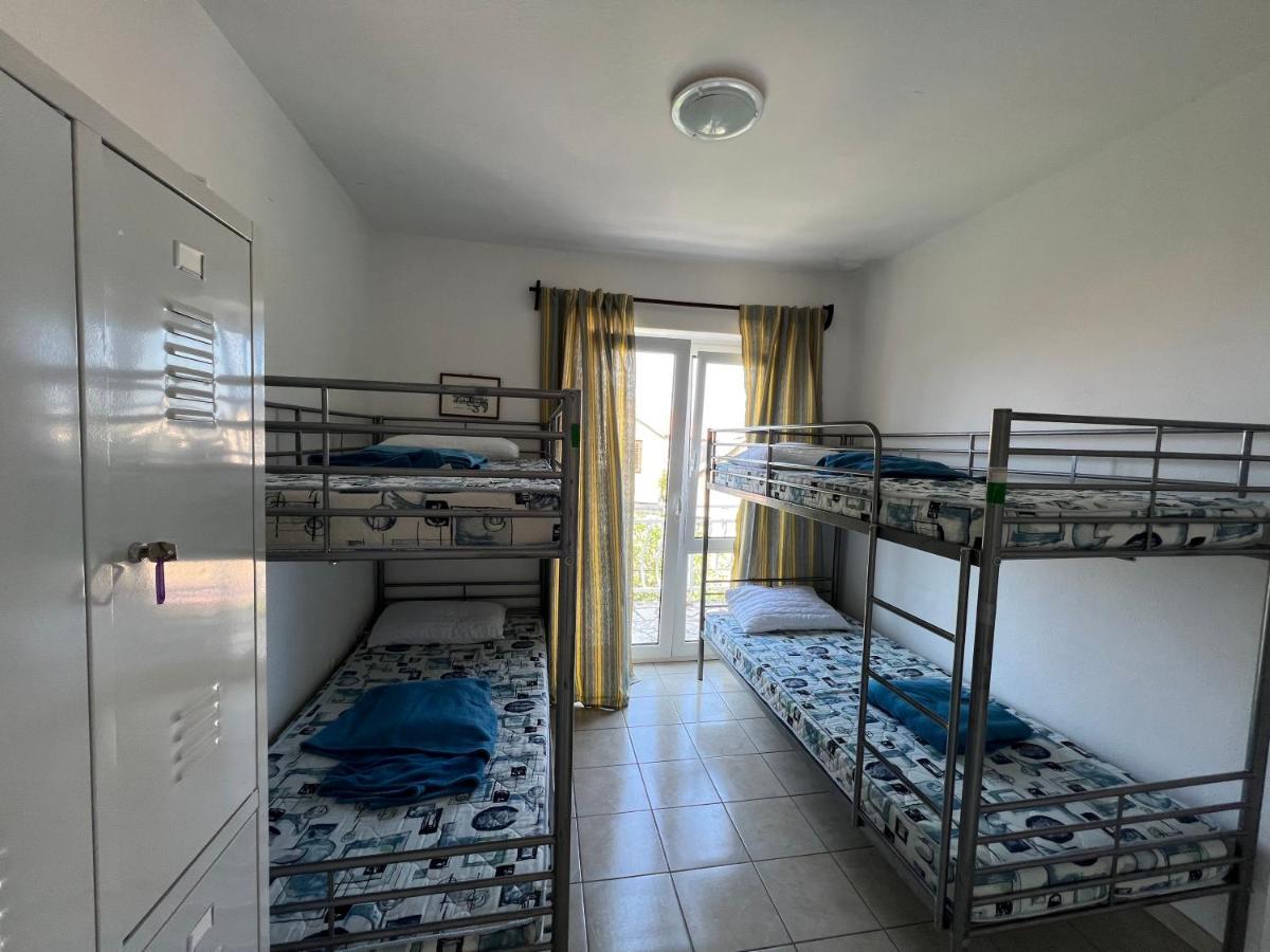 Central Studio Apartments & Dormitory Rooms Supetar Exterior foto