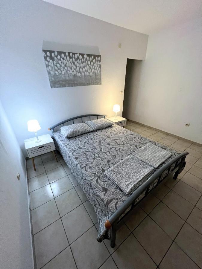 Central Studio Apartments & Dormitory Rooms Supetar Exterior foto