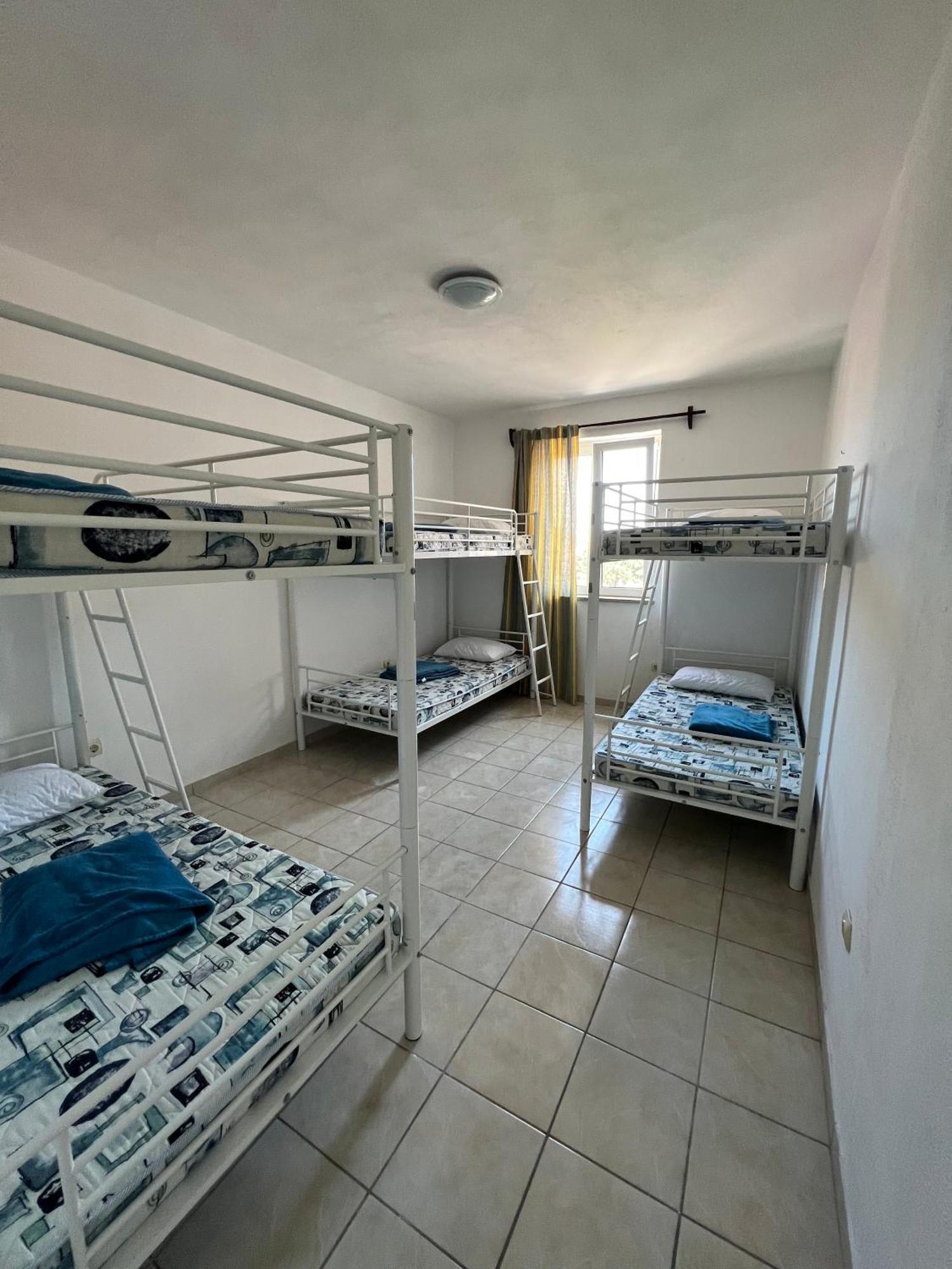 Central Studio Apartments & Dormitory Rooms Supetar Exterior foto