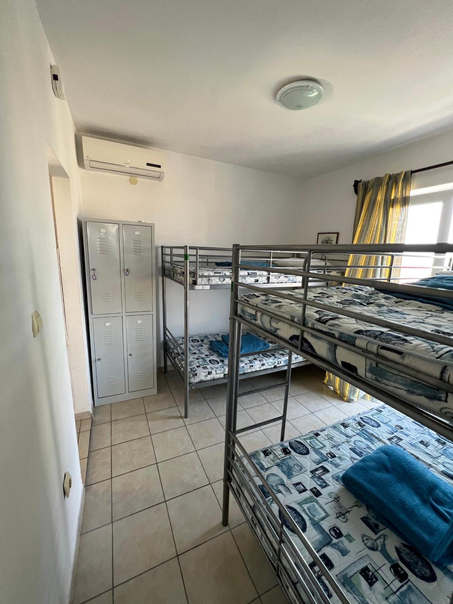 Central Studio Apartments & Dormitory Rooms Supetar Exterior foto